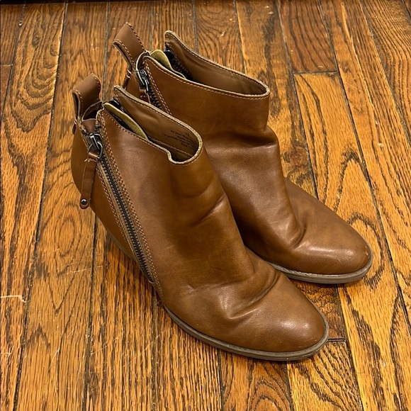 DV by Dolce Vita Booties - Picture 1 of 12